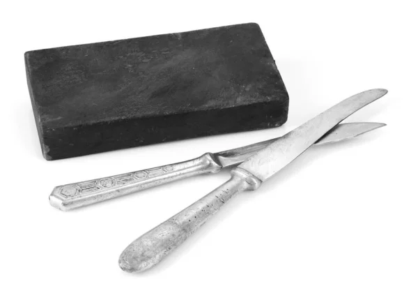 Keskinleştirme Veya Bir Waterstone Değirmentaşı Beyaz Zemin Üzerinde Bir Bıçak — Stok fotoğraf