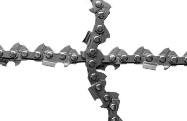 Beyaz arka planda izole edilmiş yeni metal testere deseni. Yüksek büyültme ile zincir bağlantıları.