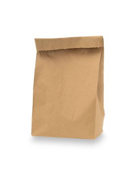 Kahverengi kese kağıdı beyaz arkaplanda izole edilmiş