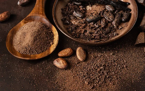 Koncepcja Czekolady Kakao Proszek Kakaowy Misce Pobliżu Ziaren Kakao Łamanej — Zdjęcie stockowe