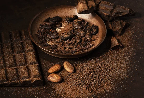 Koncepcja Czekolady Kakao Proszek Kakaowy Misce Pobliżu Ziaren Kakao Łamanej — Zdjęcie stockowe