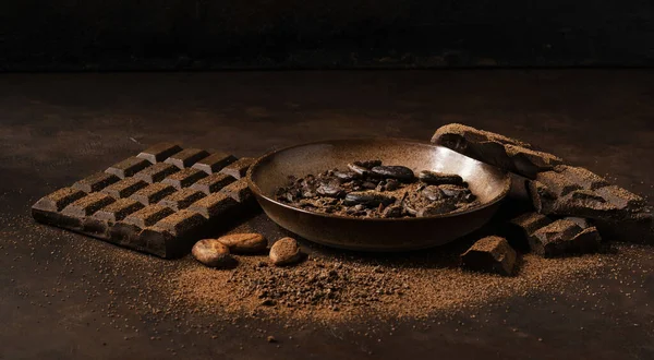 Çikolata Kakao Kavramı Kakao Çekirdeğinin Yanındaki Kasede Kakao Tozu Siyah Telifsiz Stok Fotoğraflar