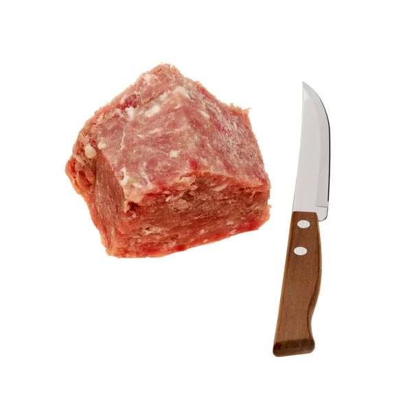 Egy Nagy Darab Fagyasztott Darált Hús Éles Késsel Fehér Alapon — Stock Fotó