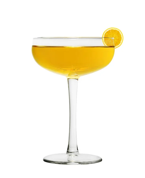 Copo Martini Saboroso Com Fatia Laranja Isolada Fundo Branco — Fotografia de Stock