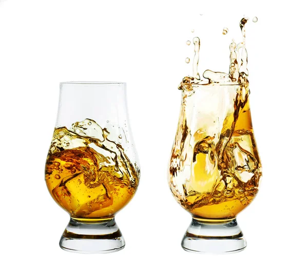 Дві Склянки Віскі Льодом Ізольовані Білому — стокове фото