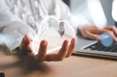 Kadın el ele tutuşması, bulut hesaplama kavramı, Bulut hesaplama kavramı, Yedekleme Verisi İnternet, ağ ve dijital, Paylaşım Küresel, teknoloji kavramı.