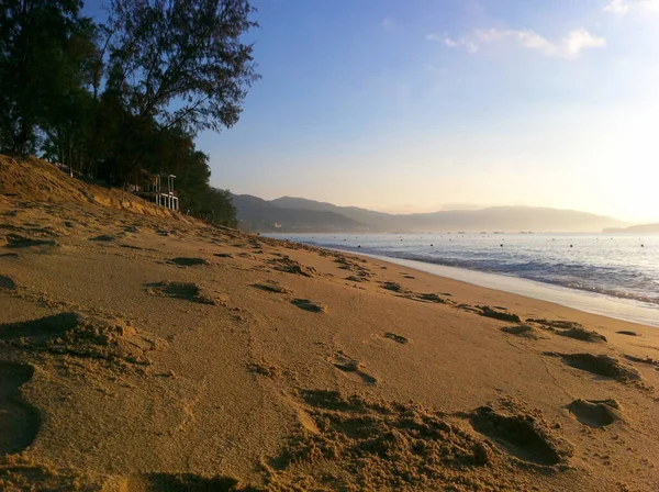 Goldener Strand Bei Sonnenaufgang — Stockfoto