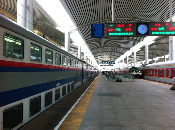 Dubbeldäckat Tåg Stationen — Stockfoto