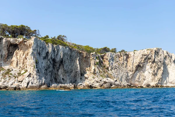 Kireçtaşı Kayaları Bitki Örtüsü Talya Nın Puglia Kentindeki Tremiti Adaları — Stok fotoğraf