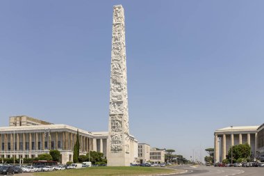 Roma, İtalya - 17 Haziran 2021: Roma 'nın EUR ilçesinde Guglielmo Marconi meydanında Marconi Obelisk (EUR).