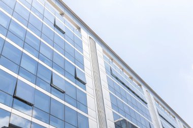 Modern ofis binasının dışından. İş merkezi perspektifte. Arkaplan.