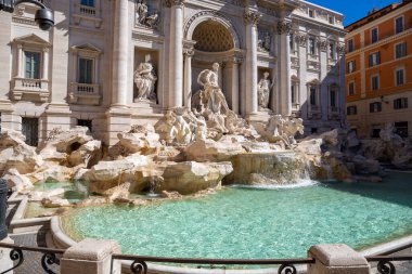 Trevi Çeşmesi, Roma 'nın en büyük ve en ünlü çeşmelerinden biri..