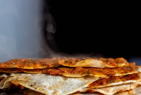 Türkische Pizza Lahmacun Lahmacun Frisch Gebacken Und Dampfend Heiß Traditionelle — Stockfoto