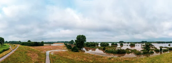ドイツのデュッセルドルフ近くのライン川の洪水 ドローン写真 — ストック写真