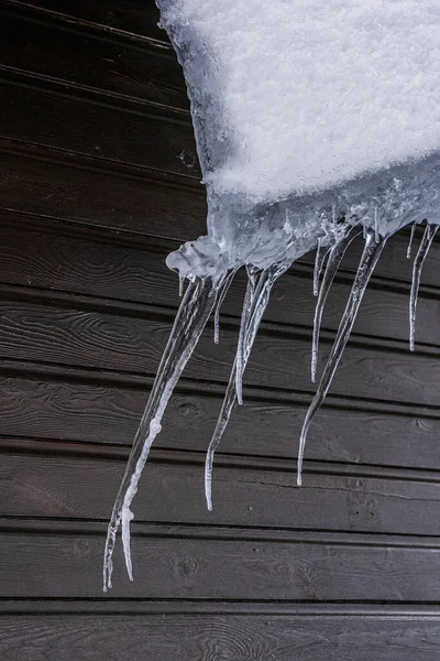 Melting Icicles Roof — Stock Photo, Image