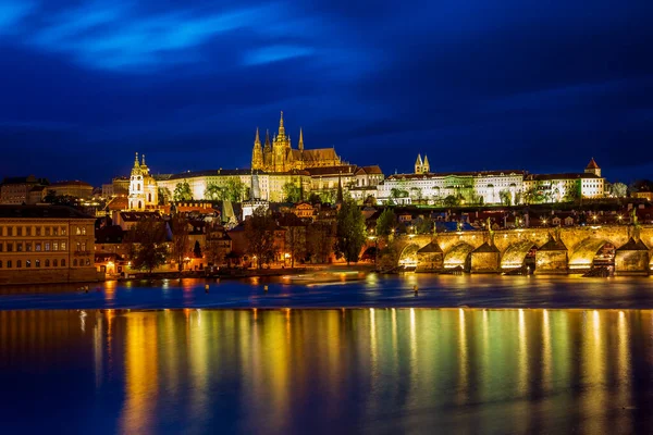 Panoramiczny Widok Zamek Praski Przez Wełtawę Czechy — Zdjęcie stockowe