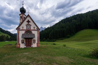 Ranui, Güney Tyrol 'daki küçük St. Johann kilisesi..