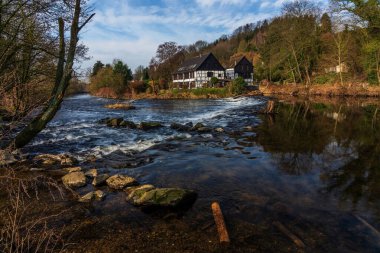 Wupper Nehri 'nde yarı keresteli evler, Wipperkotten Noktası.