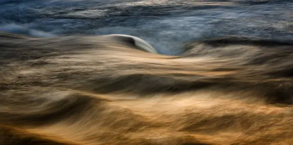 Wasserfall Bei Sonnenuntergang Langzeitbelichtung — Stockfoto