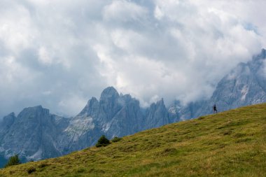 Dolomitler, İtalya 'da dağ yürüyüşçüleri