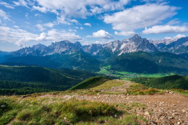 Dolomitler üzerine panoramik görünüm, Sesto İtalya