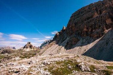 Dolomitlerin panoramik görüntüsü. Antonio Locatelli Kulübesi.
