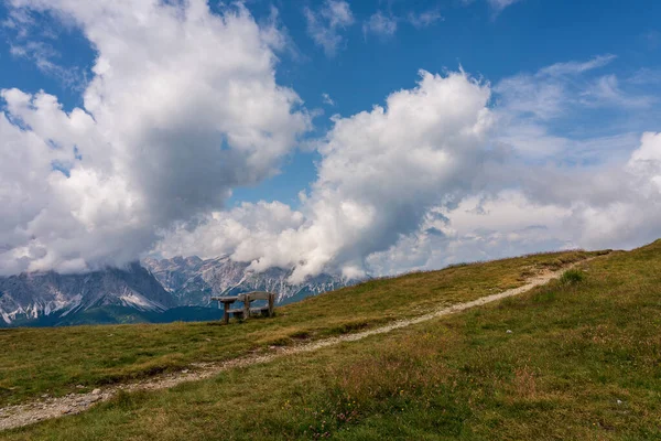 Lavička Louce Horách Jižní Tyrolsko — Stock fotografie