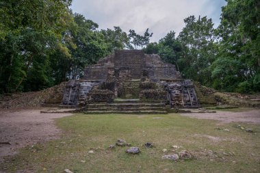 Lamanai 'nin Maya harabeleri