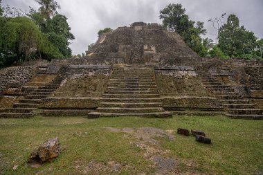 Lamanai 'nin Maya harabeleri