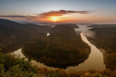 Cloef yakınlarındaki Saar döngüsünün panoramik görüntüsü