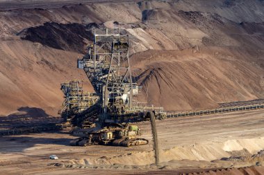 Strip Maden 'de kullanılan bir kova tekerleği kazıcısı. Almanya