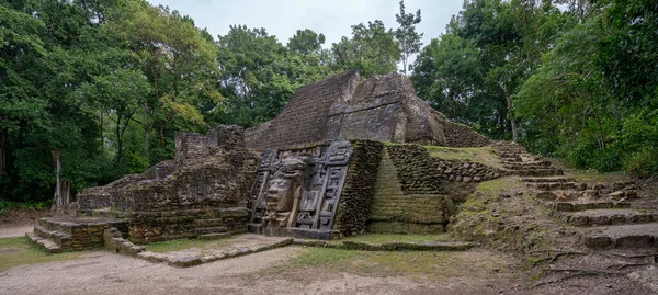 Lamanai 'nin Maya harabeleri