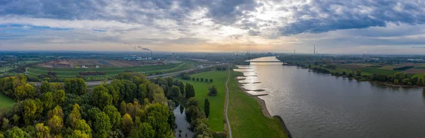 Ren Köprüsü 'nün panoramik manzarası Leverkusen. İHA 'dan hava fotoğrafçılığı