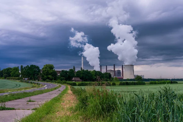 Blick Auf Das Kraftwerk Frimmersdorf Deutschland lizenzfreie Stockbilder