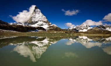Matterhorn, göldeki yansıma.