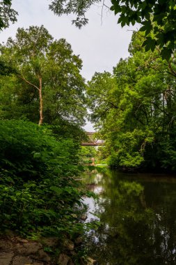 Wupper Nehri üzerindeki eski demiryolu köprüsü