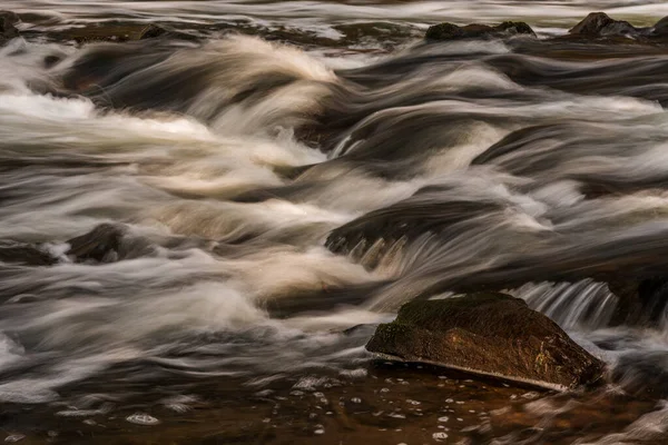 Lange Blootstelling Van Een Rivier Bij Zonsondergang Duitsland — Stockfoto