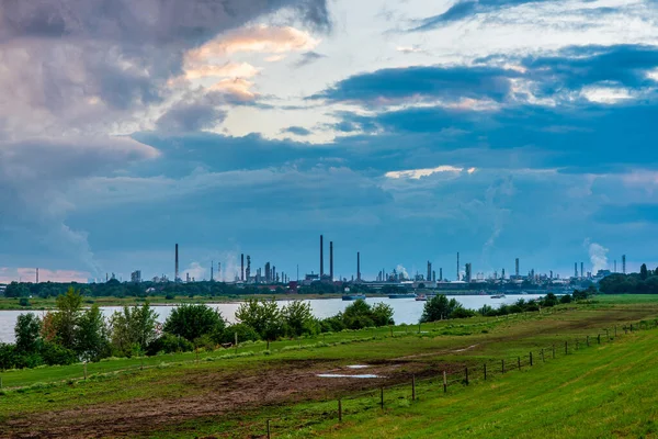 Panoramisch Uitzicht Een Chemische Fabriek Aan Rijn Duitsland — Stockfoto