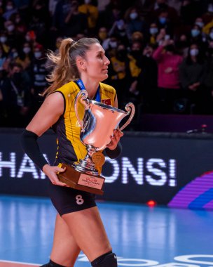 Defeating the Italian team Imoco Volley 3-2 in the International Volleyball Federation (FIVB) Women's World Clubs final, VakfBank took the trophy to its museum.