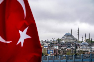 Türk Bayrağıyla Süleyman Manzarası