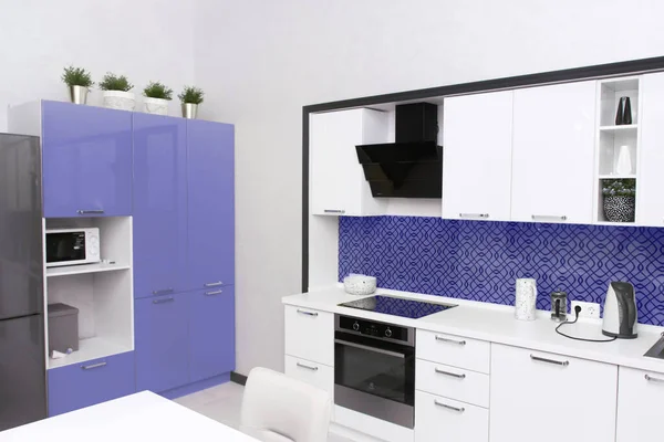 Kitchen interior in violet color, very peri — Fotografia de Stock