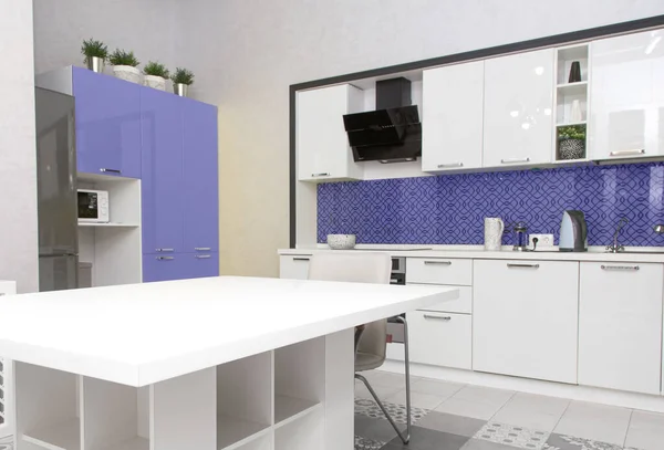 Kitchen interior in violet color, very peri — стоковое фото