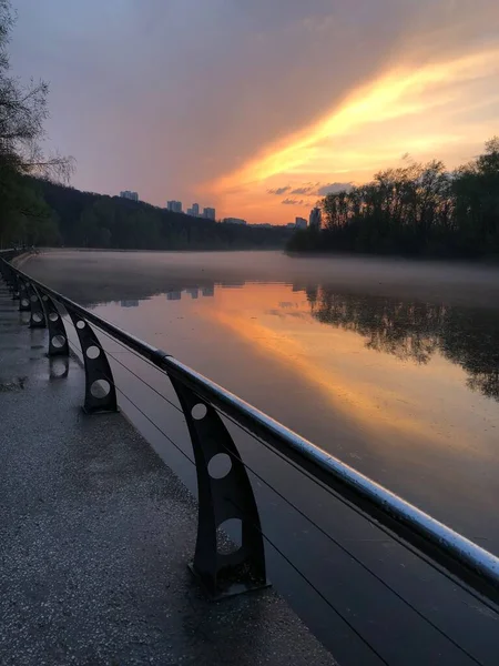 Warm Summer Evening Fog Covered River — Stockfoto