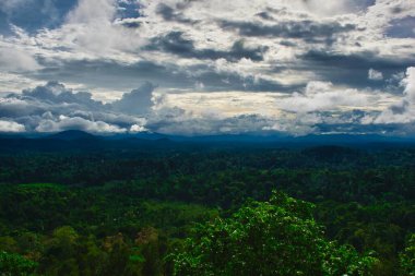 Batı Ghat 'lerinde gümüş astar bulutlar