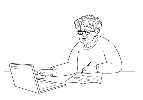 老年妇女坐在桌旁 用她的笔记本电脑 在笔记本上写字 线条艺术风格中的矢量黑白插图 — 图库矢量图片
