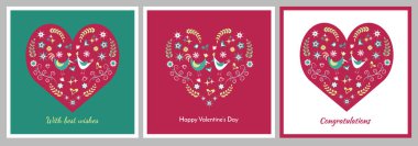 Folklor tarzında elementlerle dolu üç tebrik kartı seti: çiçekler, kuşlar, yıldızlar. Vektör renkli illüstrasyon.