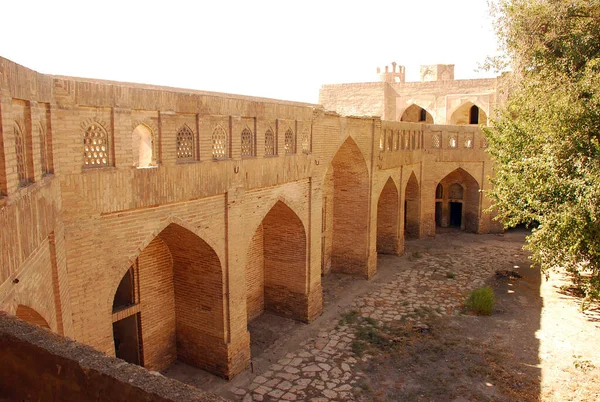 Taşkent Sıcak Bir Günde Kemerli Antik Tuğla Duvar Özbekistan — Stok fotoğraf