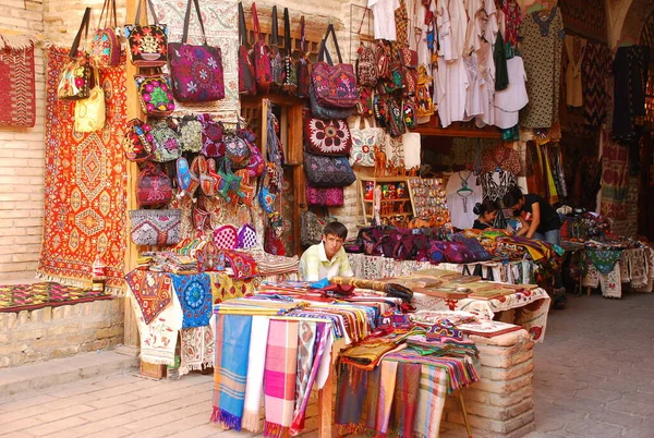 Handel Kleurrijke Kleding Tassen Tasjkent Oezbekistan — Stockfoto