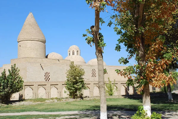 Mausoléu Chashma Ayub Bukhara Com Árvores Usbequistão — Fotografia de Stock