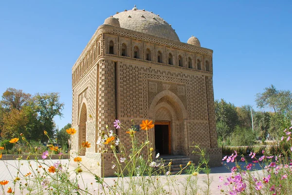Mausoléu Dos Samânidas Nas Cores Cosmos Bukhara Uzbequistão — Fotografia de Stock
